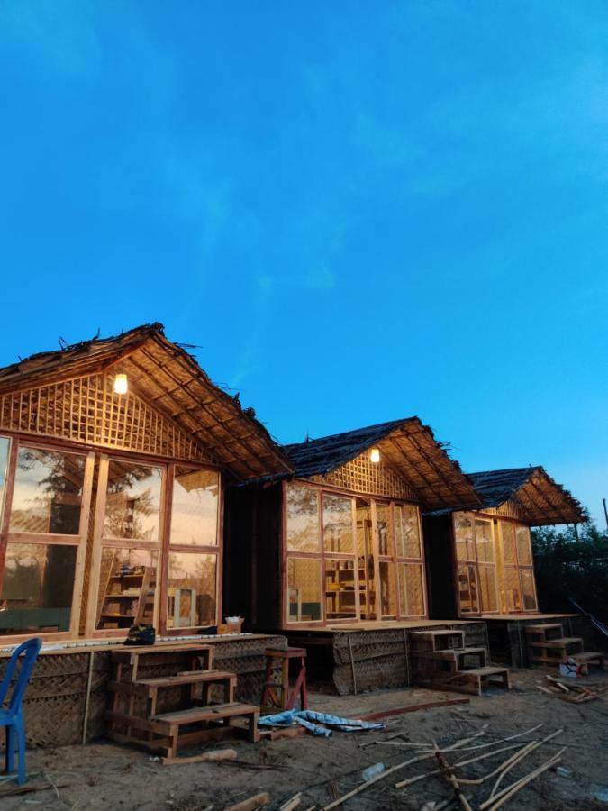 Lost Monk Beach Cottage アランボル エクステリア 写真